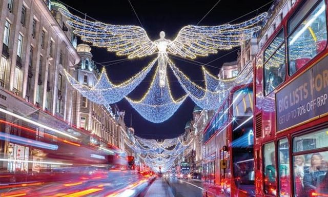 Golden Tours: London Christmas Lights Tour with Live Guide